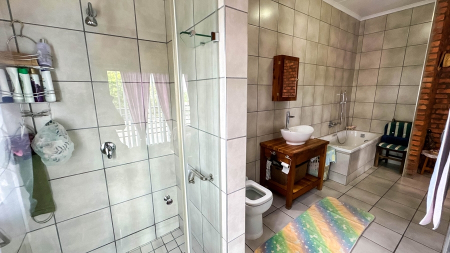 4 Bedroom Property for Sale in Fraaiuitsig Western Cape